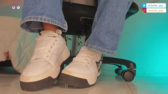 charlotte  grey online show from 27, 10, 2025