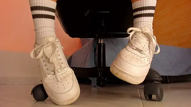 charlotte  grey online show from 17, 11, 2025