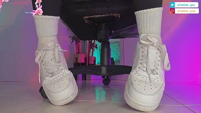 charlotte  grey online show from 18, 9, 2025