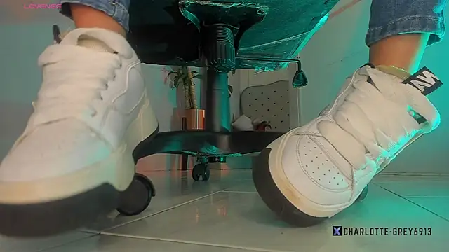 charlotte  grey online show from 26, 11, 2025