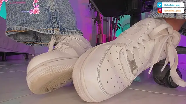 charlotte  grey online show from 27, 9, 2025