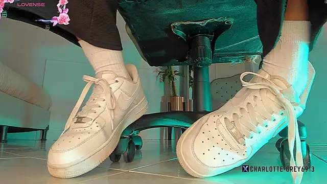 charlotte  grey online show from 28, 11, 2025