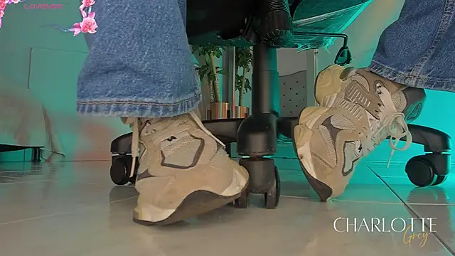 charlotte  grey online show from 4, 12, 2025