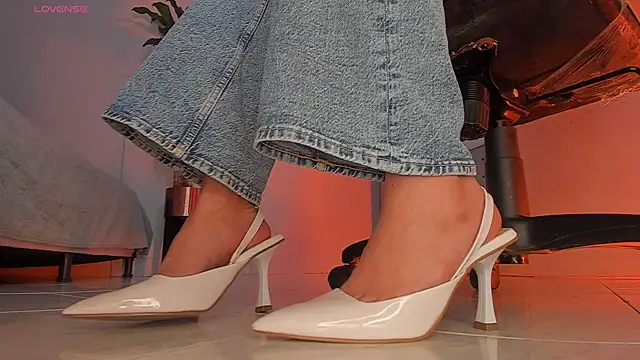 charlotte  grey online show from 13, 11, 2025