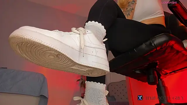 charlotte  grey online show from 11, 4, 2026