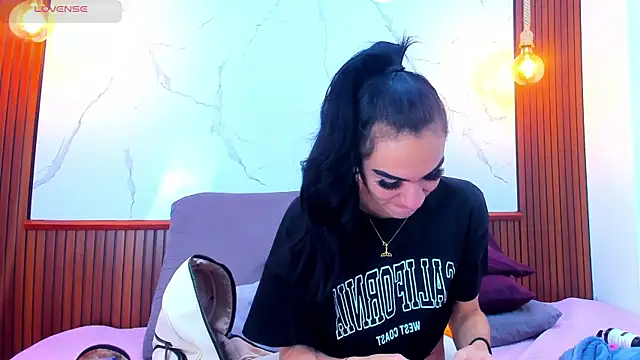 Mia thompson 19 online show from 14, 11, 2025