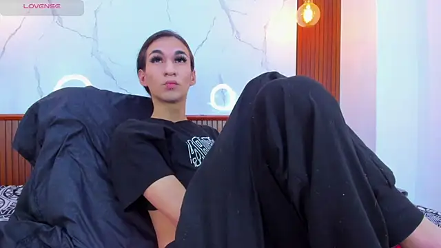 Mia thompson 19 online show from 2, 4, 2026