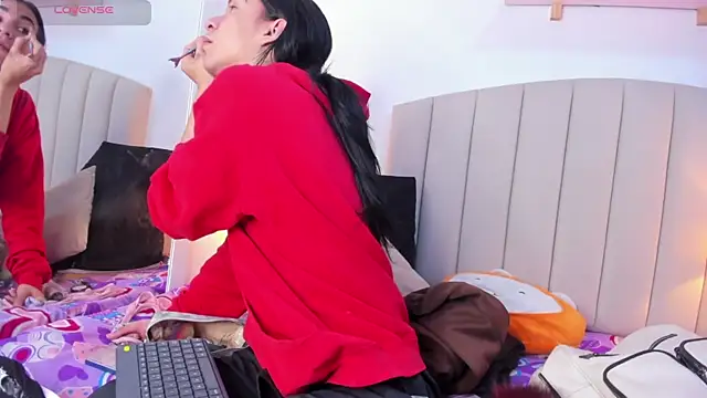 Mia thompson 19 online show from 6, 10, 2025