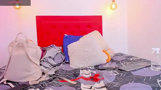 Mia thompson 19 online show from 24, 2, 2025