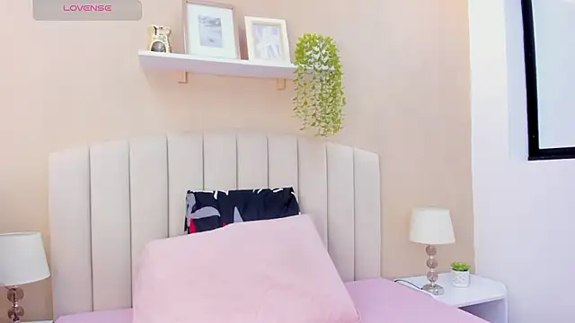 Mia thompson 19 online show from 17, 2, 2026