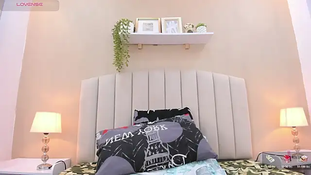 Mia thompson 19 online show from 8, 1, 2026