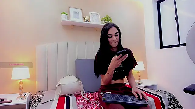 Mia thompson 19 online show from 28, 5, 2026