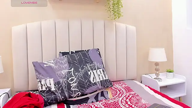 Mia thompson 19 online show from 10, 2, 2026