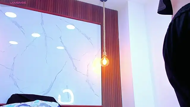 Mia thompson 19 online show from 25, 3, 2026