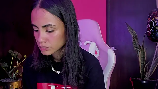 Juanadearco5 online show from 17, 3, 2025