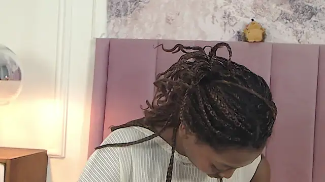 Snapshot of SabrinaDevill chatting on 16, 2, 2026 SabrinaDevill online show from 16, 2, 2026