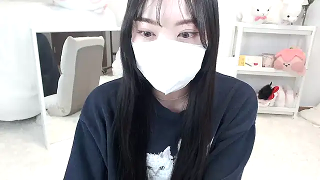 momo room online show from 26, 4, 2026