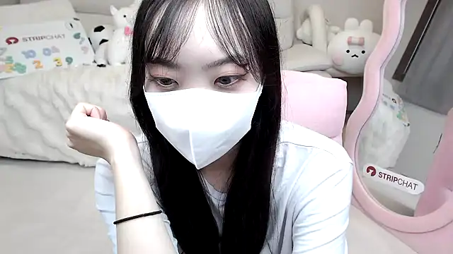 momo room online show from 4, 10, 2025