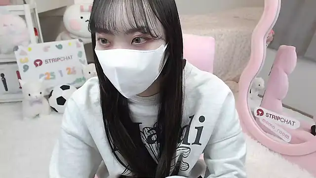 momo room online show from 26, 1, 2025