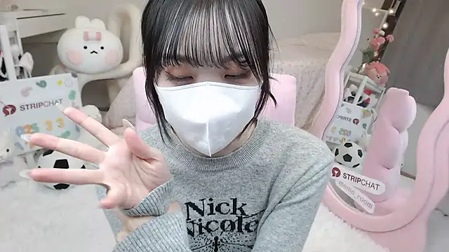 momo room online show from 3, 3, 2025