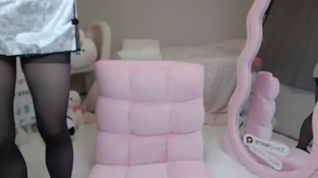 momo room online show from 22, 2, 2025