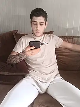 Snapshot of arenn1997 chatting on 9, 2, 2026 arenn1997 online show from 9, 2, 2026