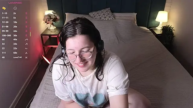 Snapshot of Peneloppa_Star chatting on 14, 10, 2025 Peneloppa Star online show from 14, 10, 2025