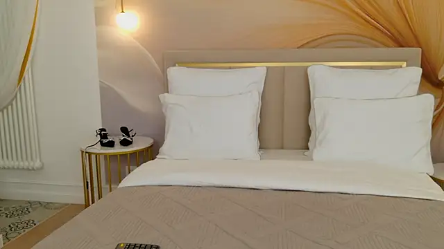 CamillaLarson online show from 19, 9, 2025