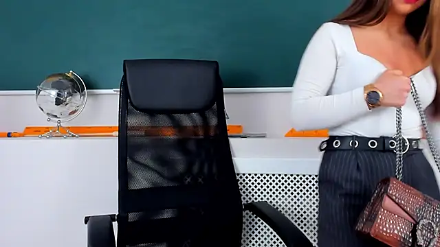 CamillaLarson online show from 25, 11, 2025