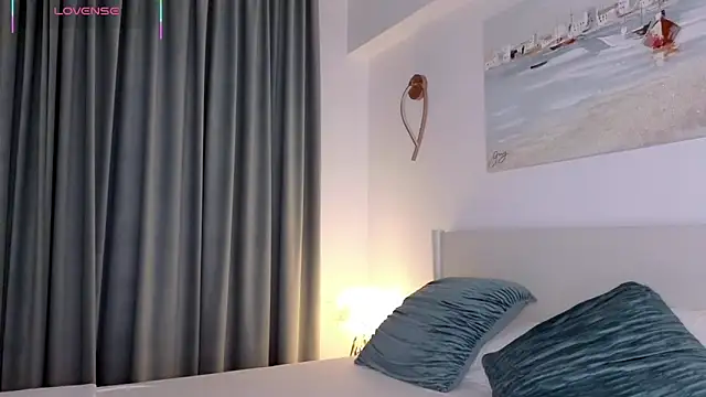 ReyaSophia online show from 8, 9, 2025