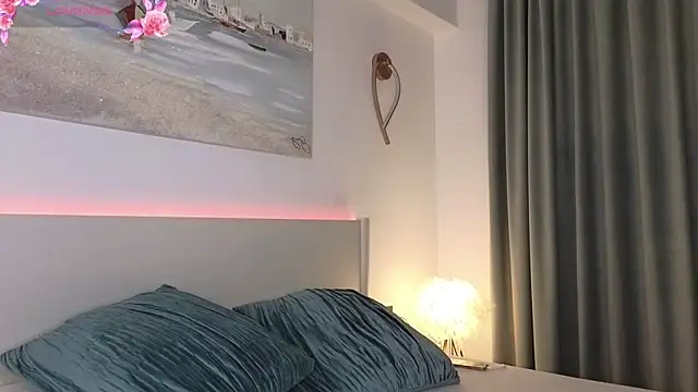 ReyaSophia online show from 4, 10, 2025