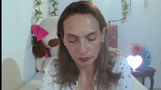 italagomez  online show from 10, 9, 2025