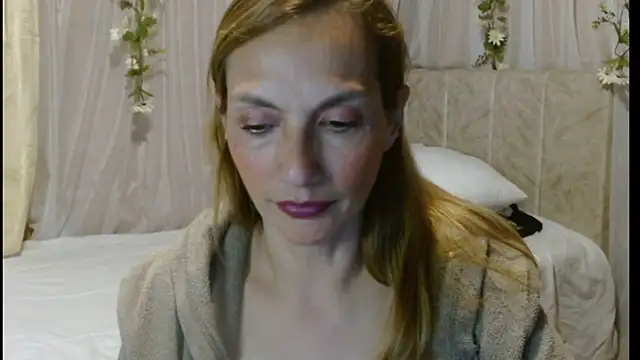 italagomez  online show from 5, 3, 2025