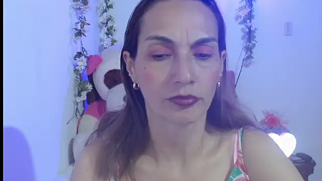 italagomez  online show from 8, 10, 2025