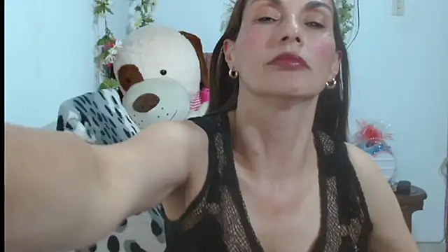 italagomez  online show from 3, 10, 2025