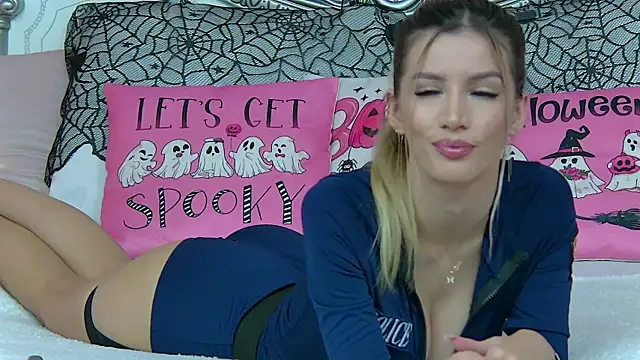 IvySamek online show from 30, 10, 2025