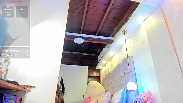 amina west online show from 24, 10, 2025