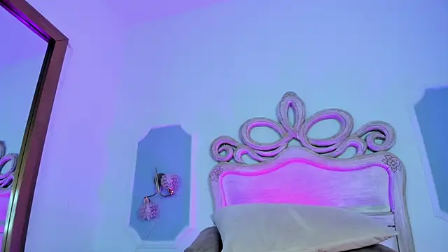 Snapshot of Sara__Williams chatting on 19, 11, 2025 Sara Williams online show from 19, 11, 2025