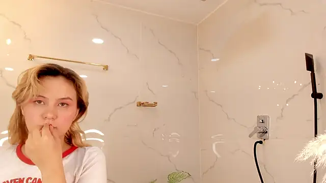 Snapshot of Sara__Williams chatting on 8, 3, 2025 Sara Williams online show from 8, 3, 2025