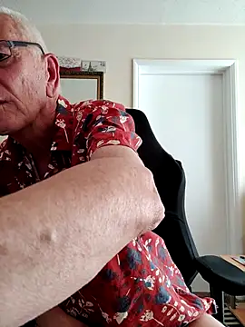 Snapshot of cutaboverest chatting on 1, 10, 2025 cutaboverest online show from 1, 10, 2025