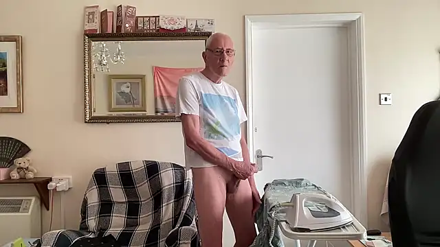 Snapshot of cutaboverest chatting on 24, 10, 2025 cutaboverest online show from 24, 10, 2025