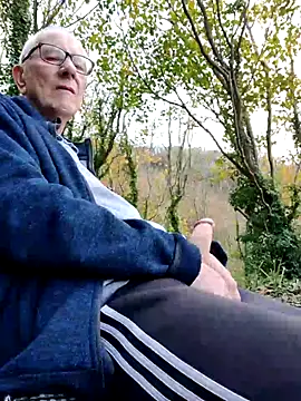 Snapshot of cutaboverest chatting on 3, 11, 2025 cutaboverest online show from 3, 11, 2025