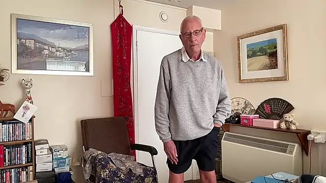 Snapshot of cutaboverest chatting on 4, 10, 2025 cutaboverest online show from 4, 10, 2025