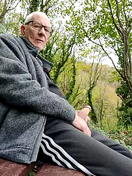 Snapshot of cutaboverest chatting on 27, 10, 2025 cutaboverest online show from 27, 10, 2025