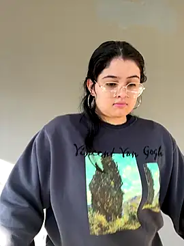 Stephania 18 online show from 9, 9, 2025