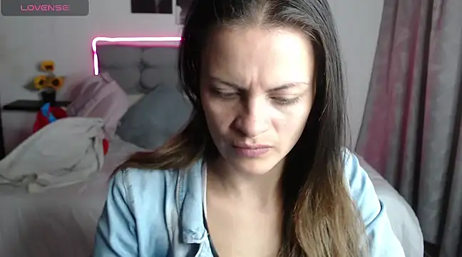 zhoelis xx online show from 4, 2, 2025