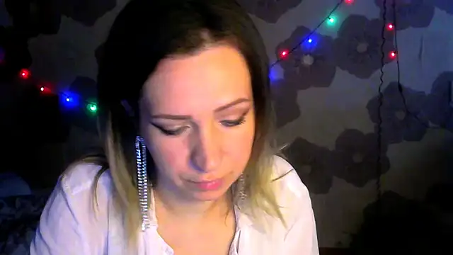 Snapshot of Queen_Daenerys chatting on 7, 10, 2025 Queen Daenerys online show from 7, 10, 2025