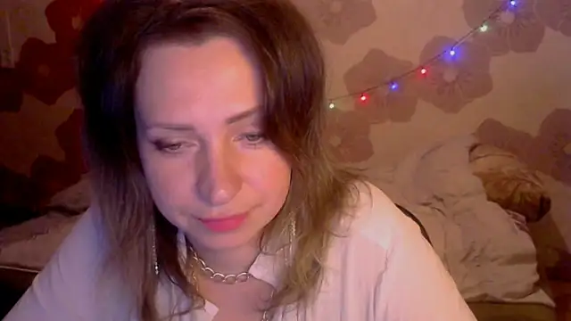 Snapshot of Queen_Daenerys chatting on 11, 11, 2025 Queen Daenerys online show from 11, 11, 2025