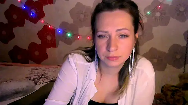 Snapshot of Queen_Daenerys chatting on 12, 10, 2025 Queen Daenerys online show from 12, 10, 2025