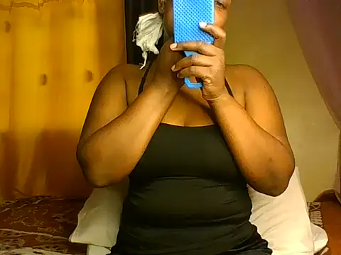 Missshelo online show from 7, 11, 2025